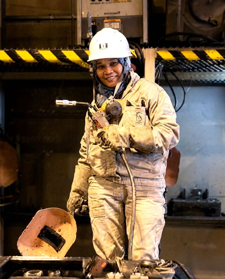 Analyn, master welder